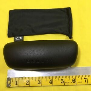 Oakley Glass Case & Cloth